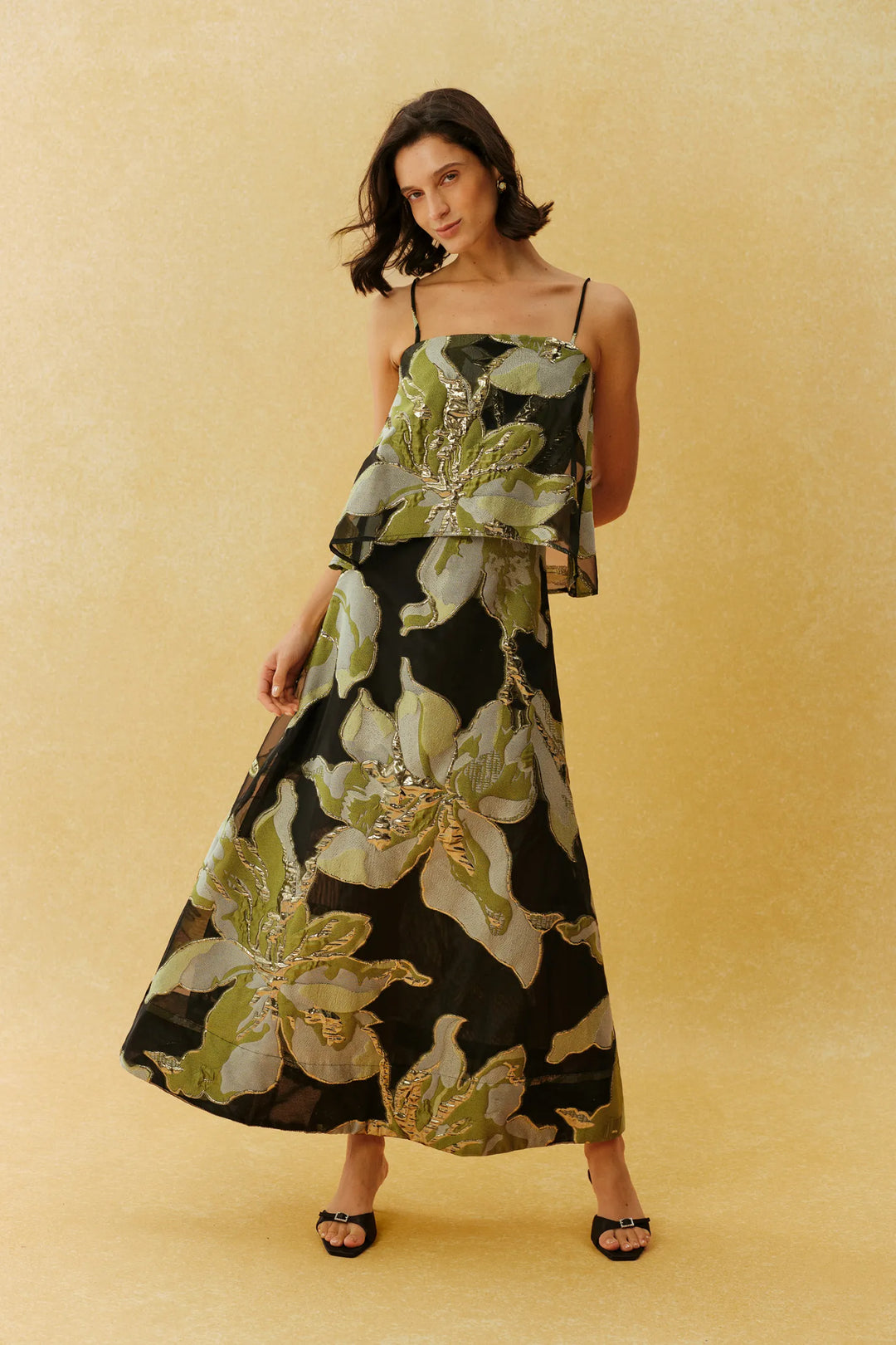 Schwarzes blumiges Chiffon-Midikleid mit Spaghettiträgern