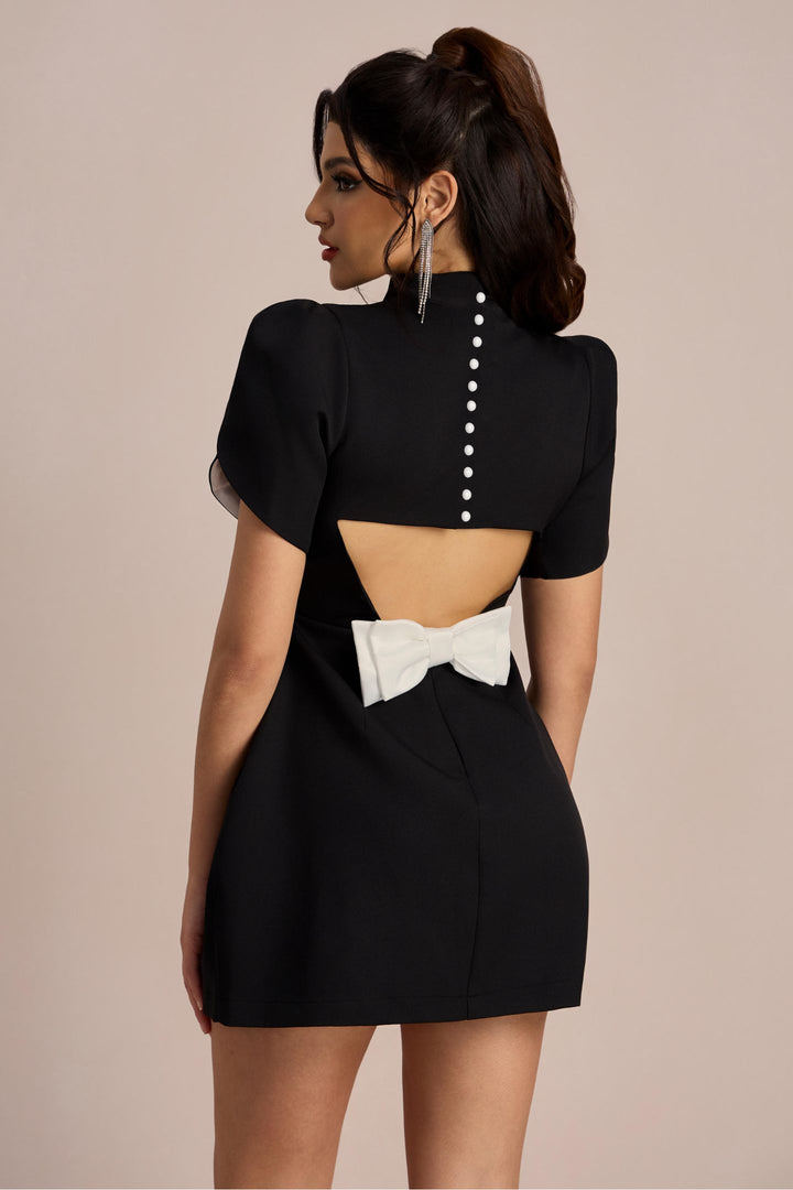 Adela Cut-out Minikleid mit Schleife am Strand - KYMA