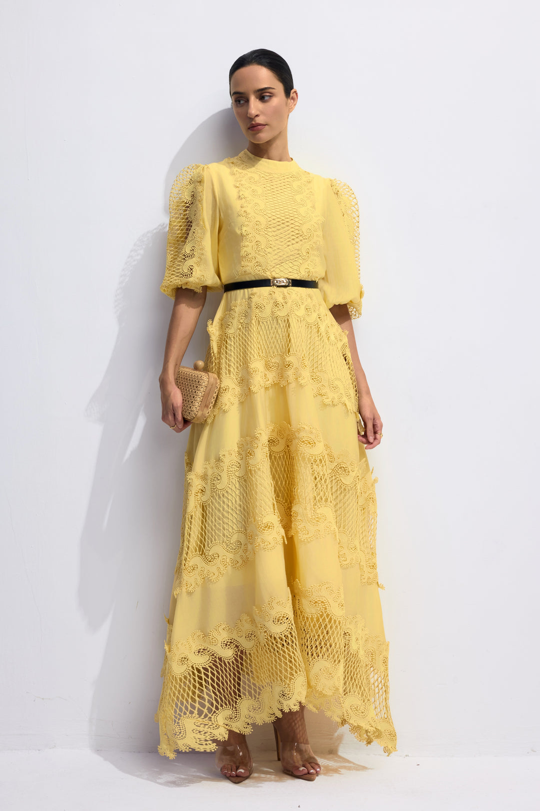 Stoffdetail mit Spitze am Alanna Kleid – KYMA
