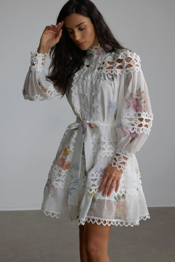 Alice Minikleid mit Blumenmuster und Spitzeneinsätzen Ärmel - KYMA