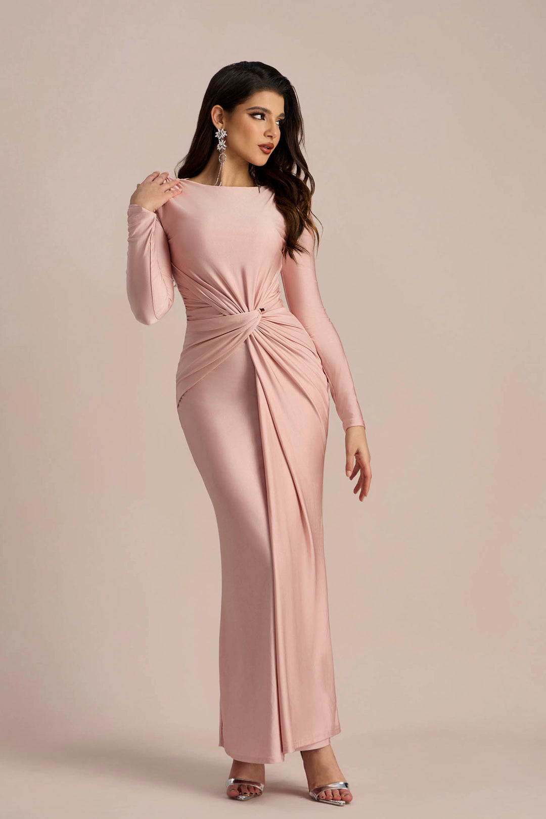 Amanda Maxikleid mit Wickeldetail und langen Ärmeln – KYMA