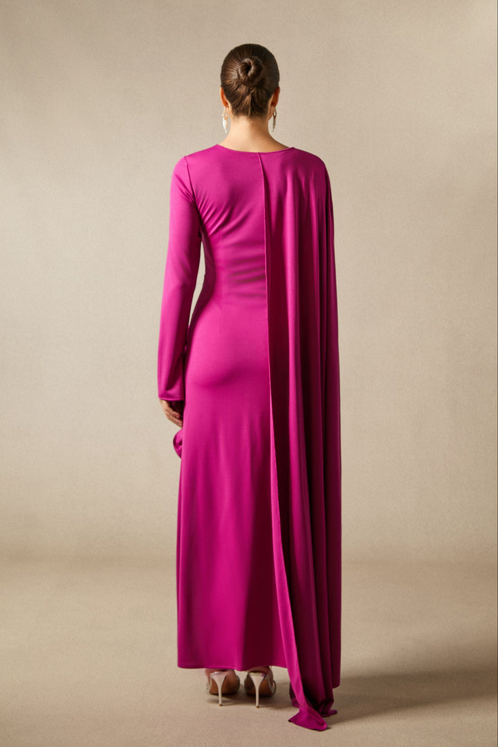 Anastasia fließendes Maxikleid mit Blumen-Cape – KYMA