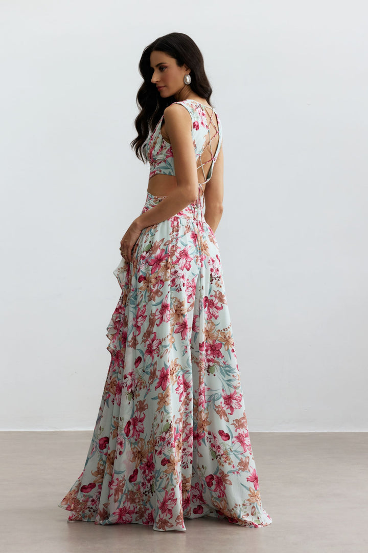 Styling-Beispiel für das Anila Maxikleid am Strand - KYMA