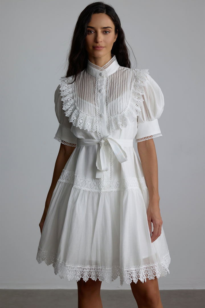 Annette Mini-Kleid mit Spitze und Puffärmeln Vorderansicht - KYMA