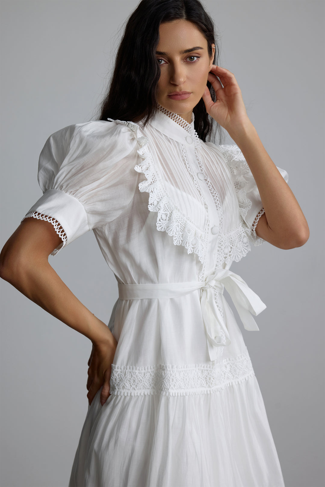 Annette Mini-Kleid mit Spitze und Puffärmeln Detailansicht Spitze - KYMA