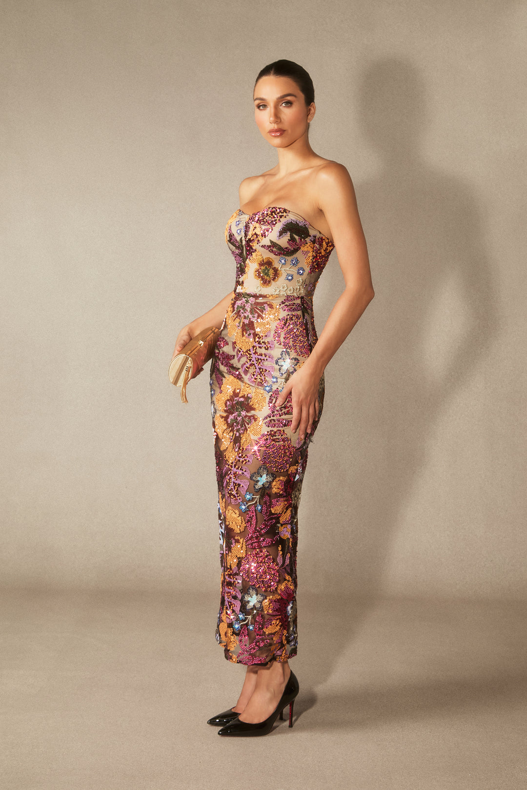 Aurora MAXIKLEID TRÄGERLOS MIT BLUMENSTICKEREI UND GLITZER