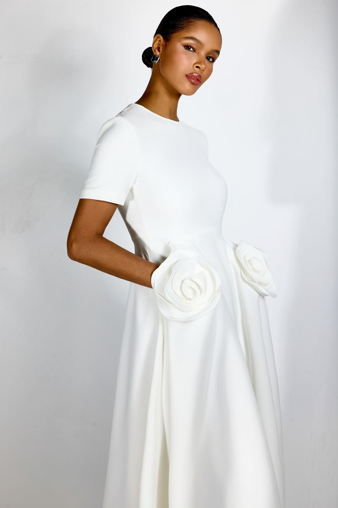 Ava Midikleid, Detail der Blumenapplikation - KYMA