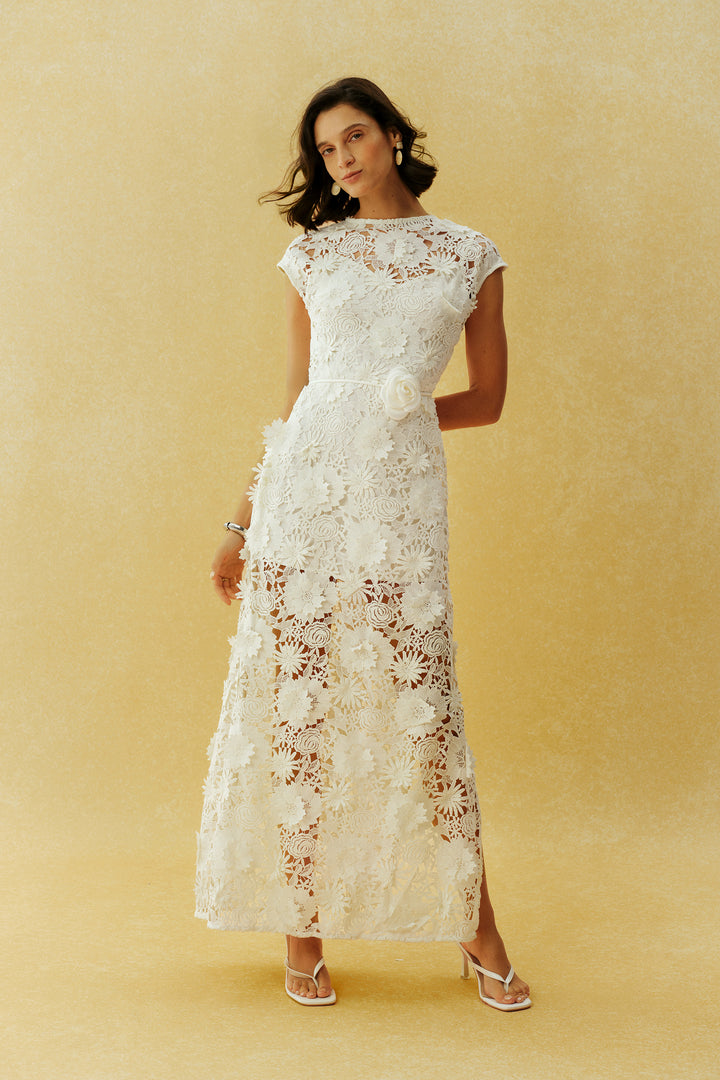 Before the First Kiss Weißes Maxikleid aus Blumen-Spitze mit Flügelärmeln - Rückansicht