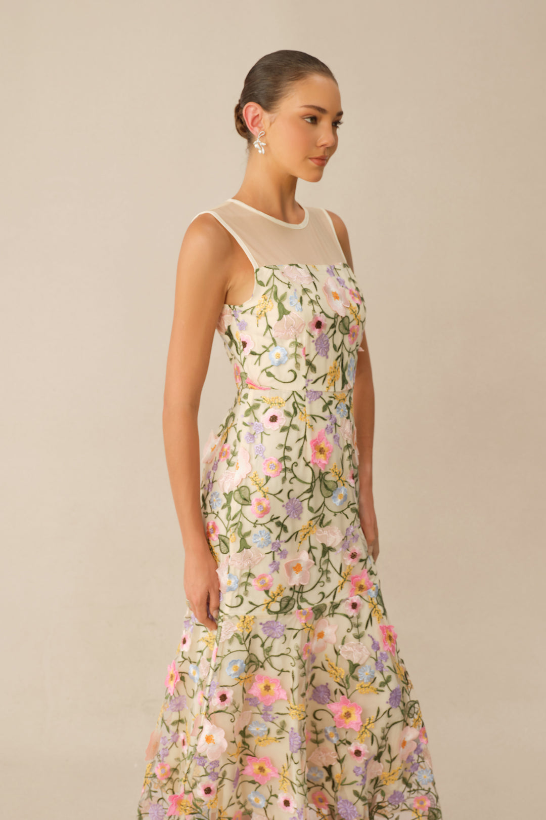 Abendliches Outfit mit dem Midi-Kleid - KYMA
