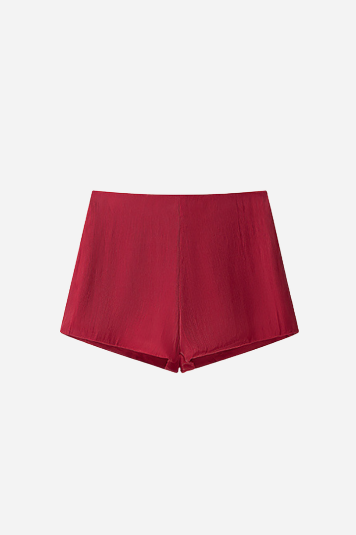 Model trägt die Beryl Sicherheits-Shorts unter einem Kleid - KYMA