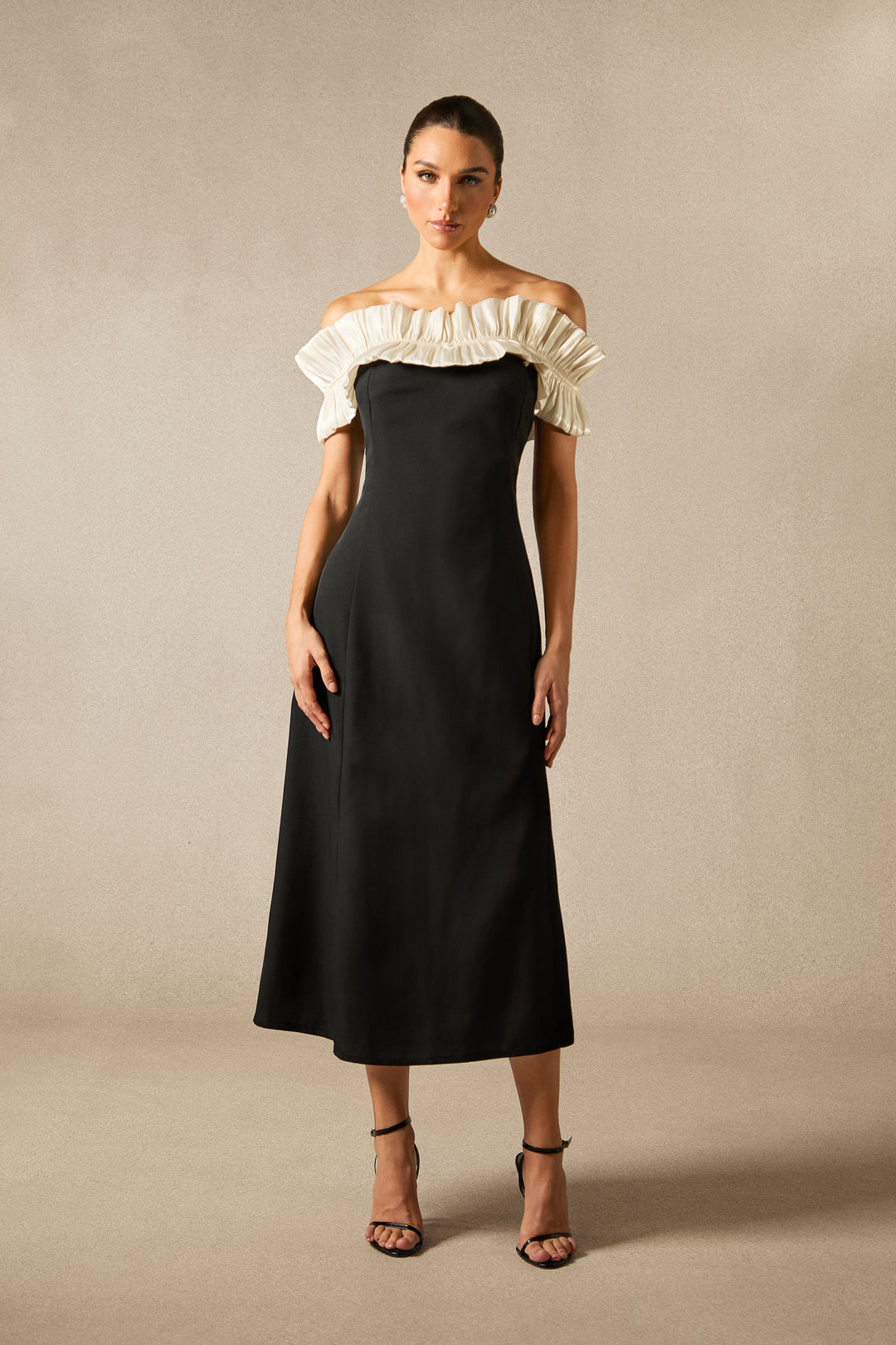 Bonnie schulterfreies Maxikleid mit Rüschen - KYMA