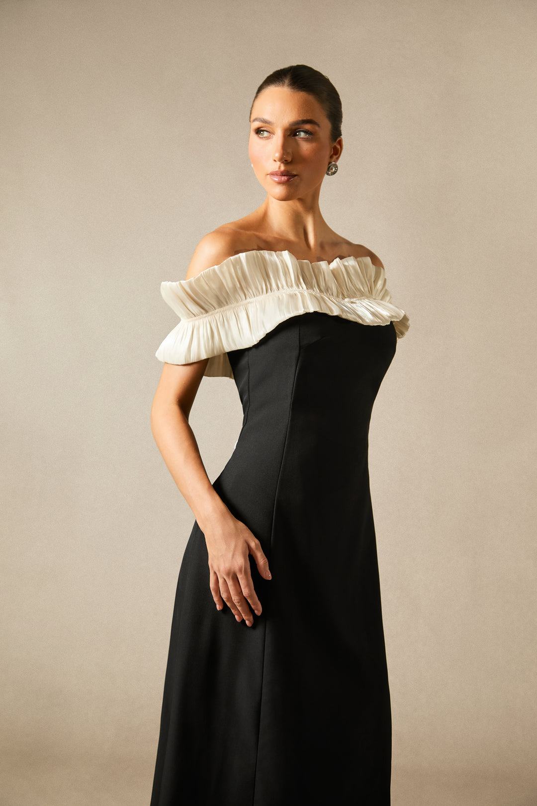 Detailansicht der Rüschen am Bonnie Maxikleid - KYMA