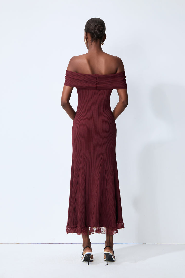 Burgundrot schulterfreies Strick-Midi-Kleid mit Spitzensaum Detail 6