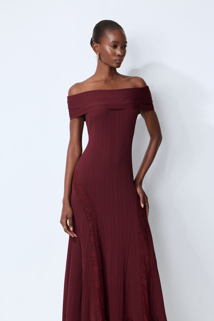 Burgundrot schulterfreies Strick-Midi-Kleid mit Spitzensaum Detail 7