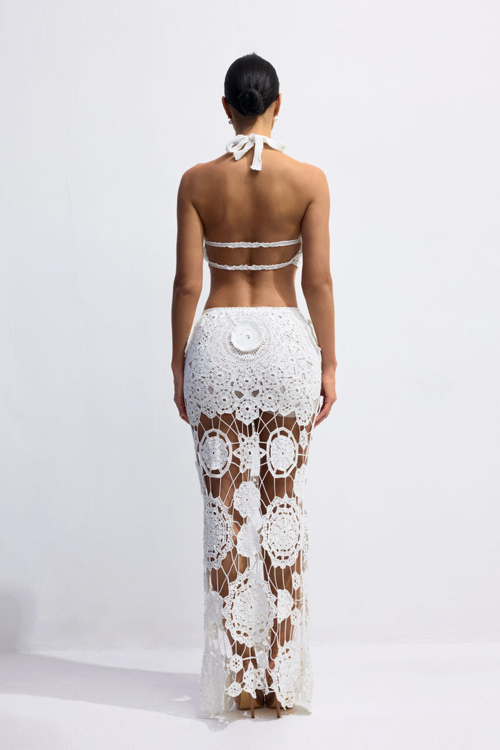 Camille Halterneck Cut-out Strickmaxikleid an Model