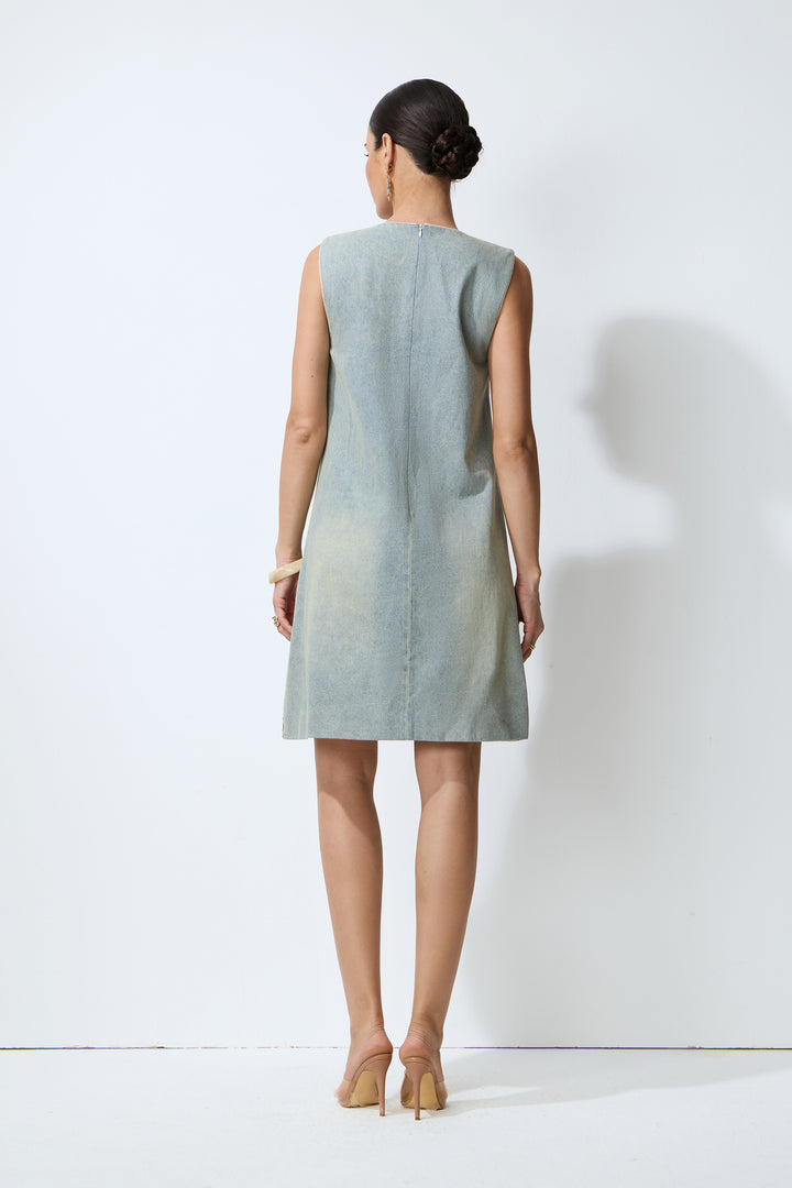 V-Ausschnitt des blauen Kleides – KYMA