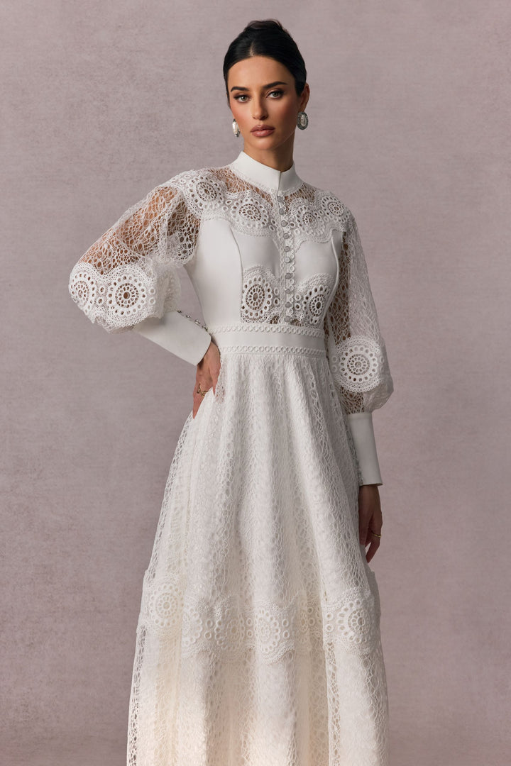 Detail der Spitzenärmel am Charlotte Kleid - KYMA
