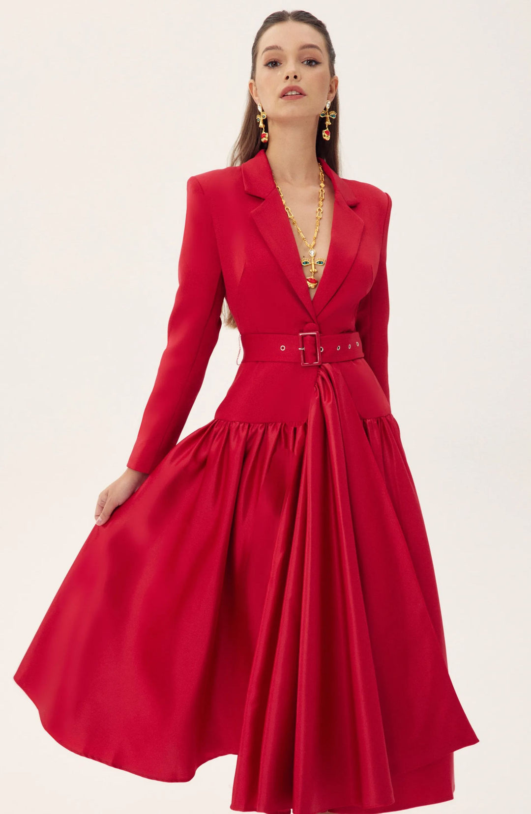Daphne Midi-Kleid mit Revers und langen Ärmeln – Modellansicht – KYMA