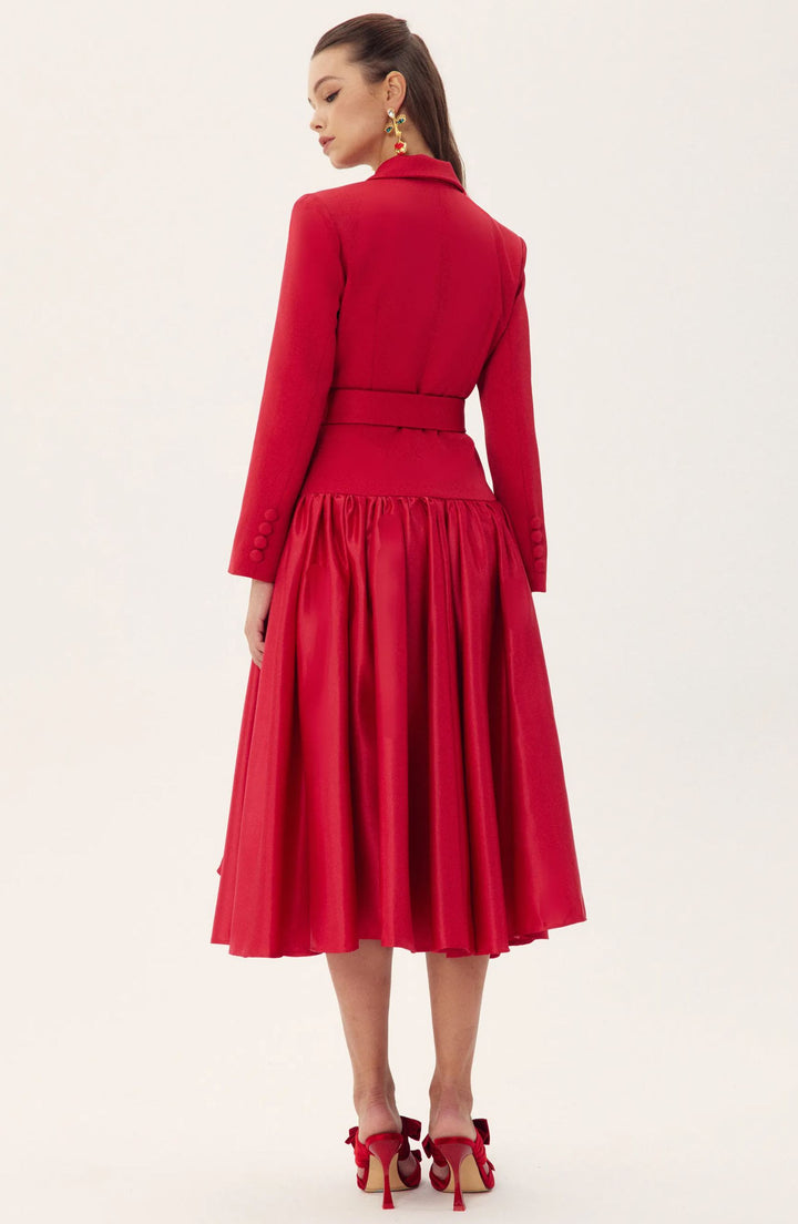 Daphne Midikleid mit Revers und langen Ärmeln auf Model