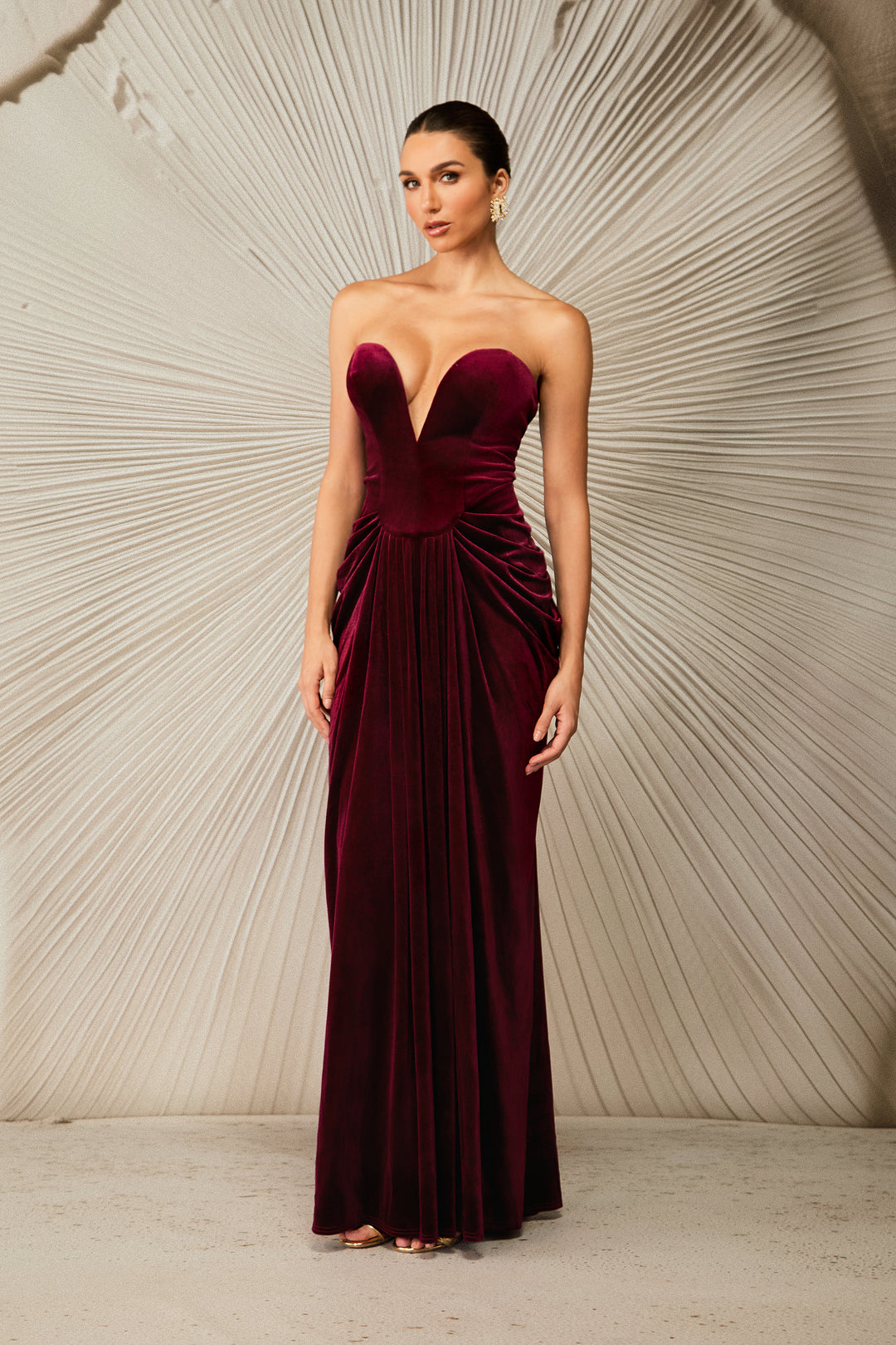 Dorothy Samt-Herz-Korsett plissiertes Tube-Maxikleid – KYMA – Rückenansicht mit Reißverschluss