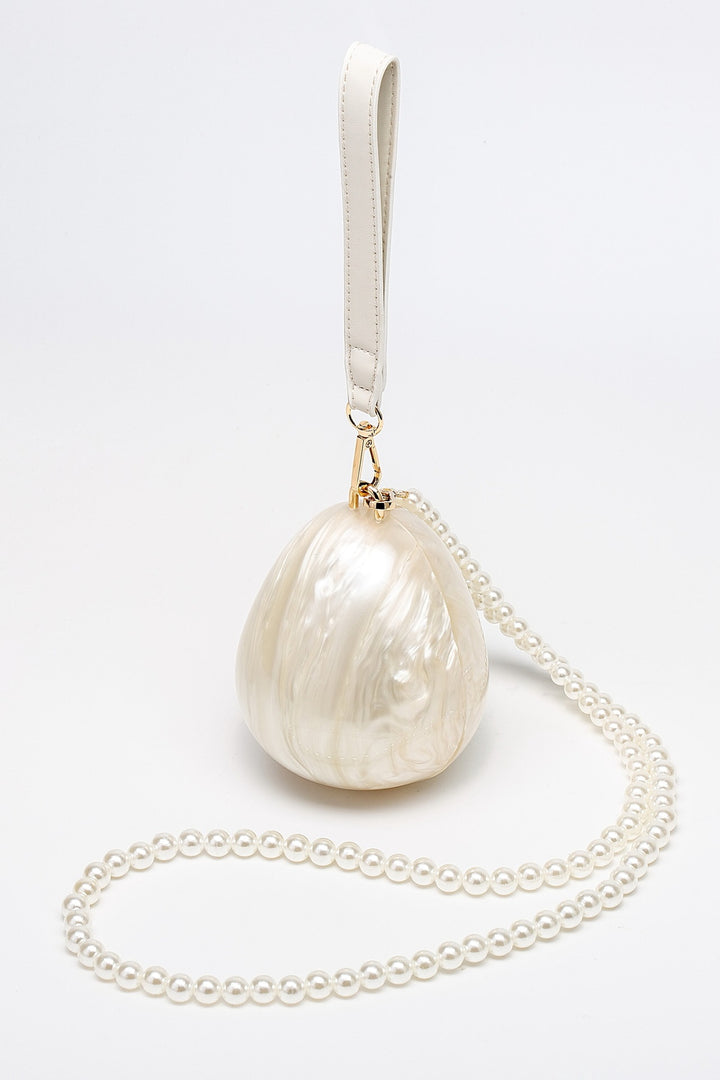 Eier-Tasche mit Perlenriemen Vorderansicht