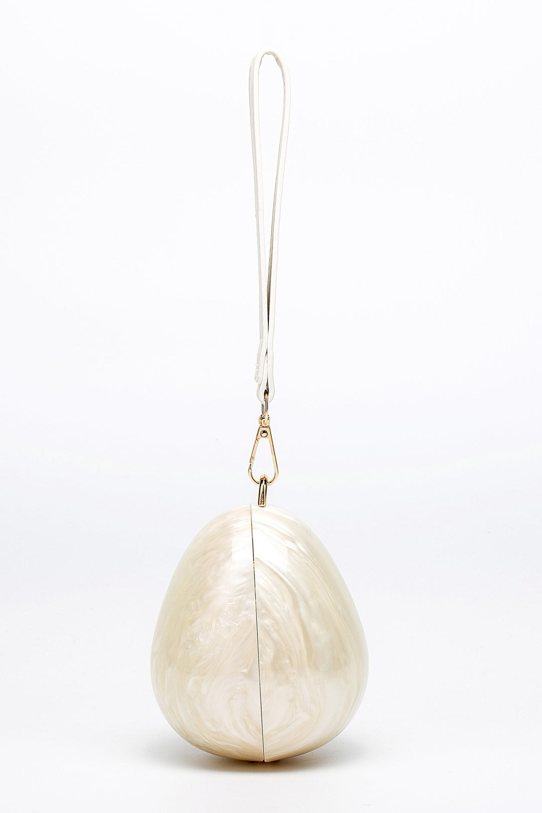Eier-Tasche mit Perlenriemen im Innenraum