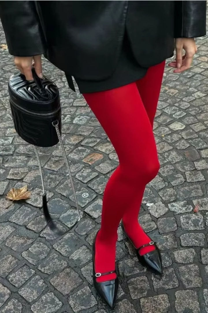 Einfarbige Strumpfhose aus 100% Nylon getragen - KYMA