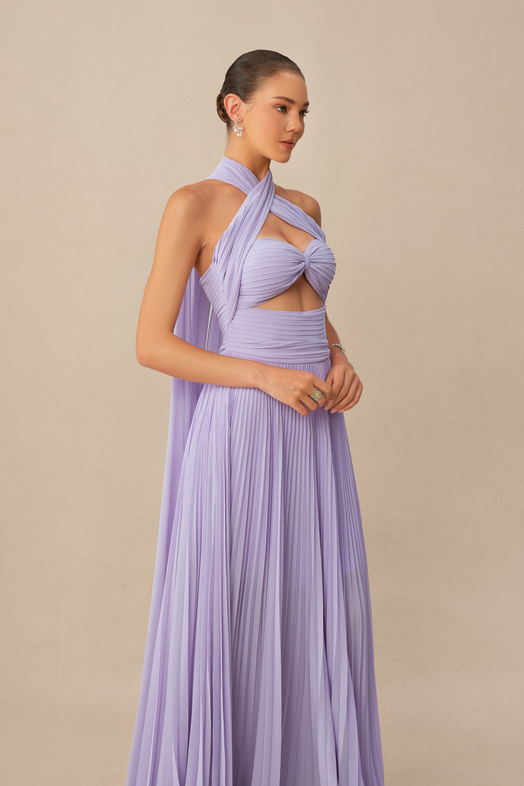 Lila Maxikleid mit Kreuzträgern und Falten – KYMA