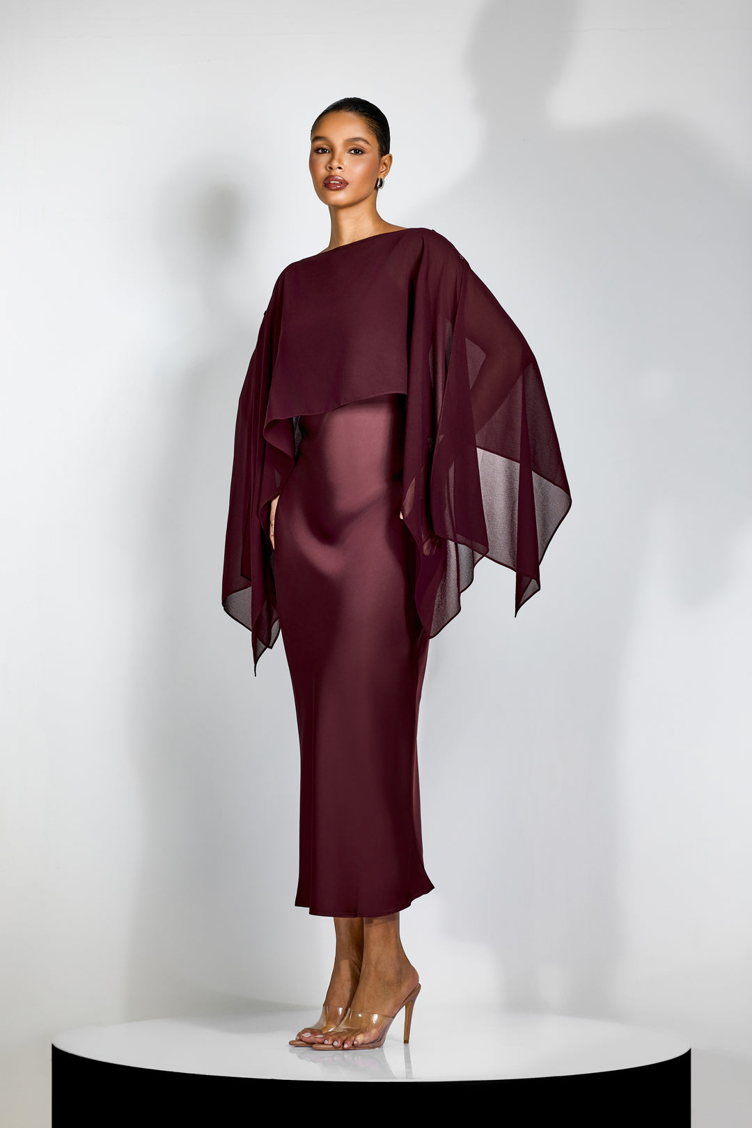 Elena Spaghettiträger Maxi-Kleid mit Cape-Bluse Detailansicht Ausschnitt - KYMA
