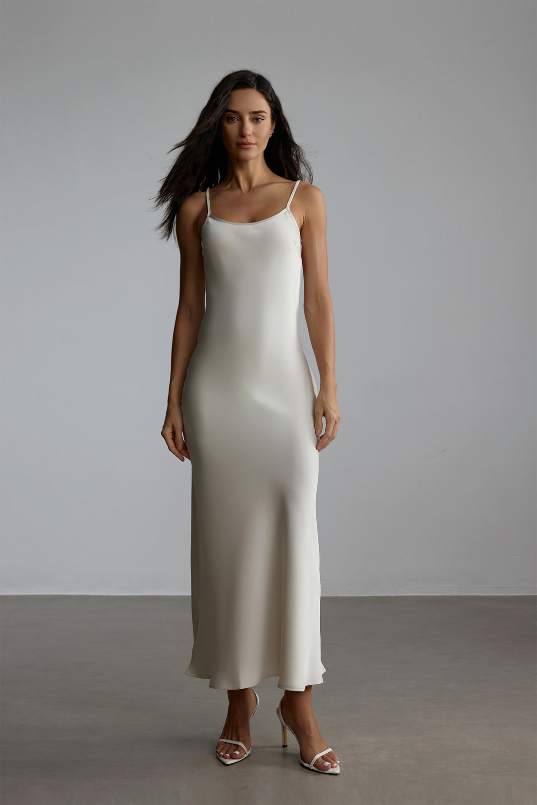 Elena Spaghettiträger-Maxikleid mit Cape-Bluse seitliche Ansicht - KYMA