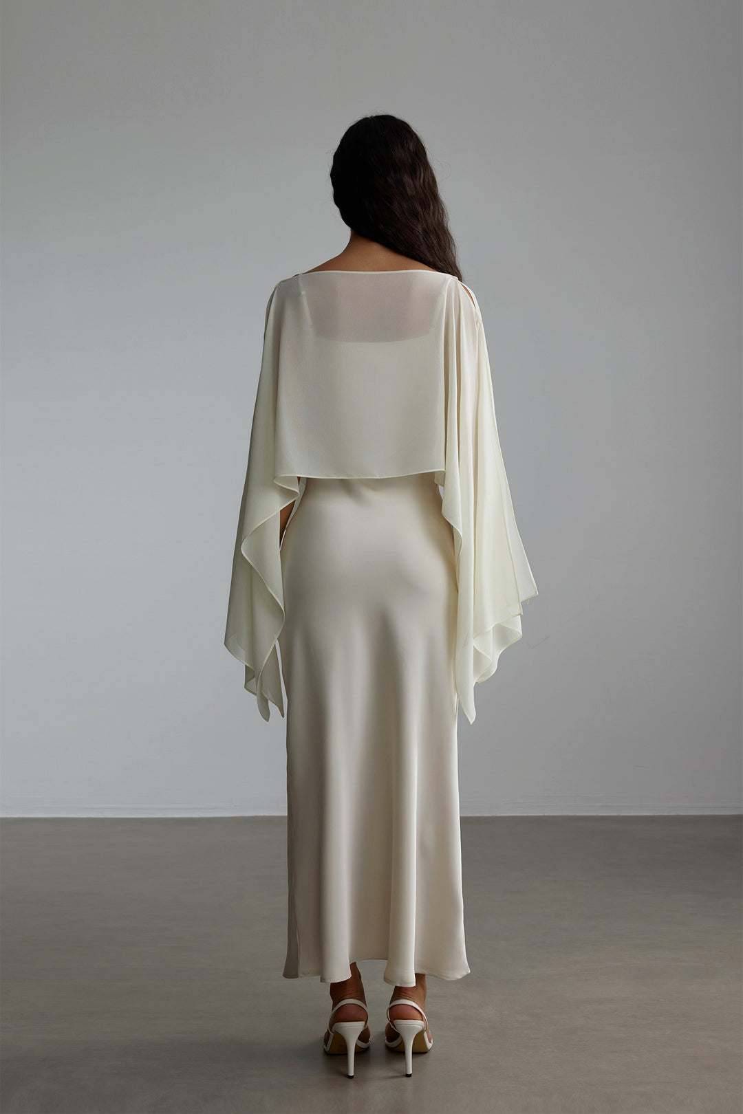 Elena Spaghettiträger-Maxikleid mit Cape-Bluse Stoffdetail - KYMA