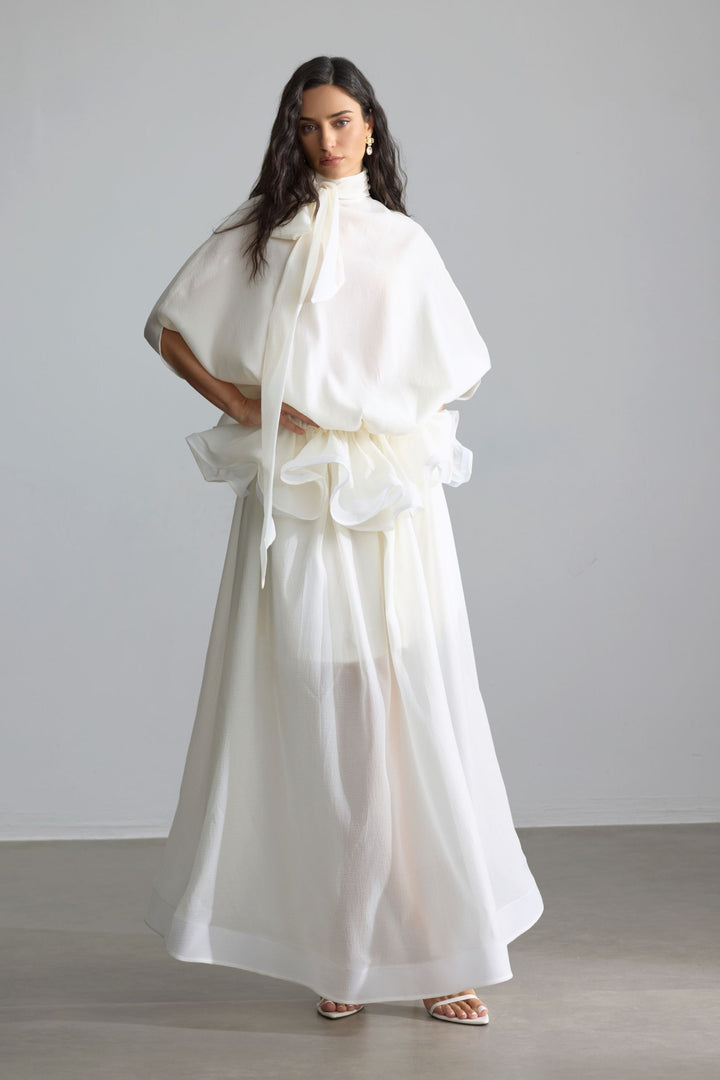 Eliza Maxikleid mit Bindekragen und halbtransparenter Optik – KYMA