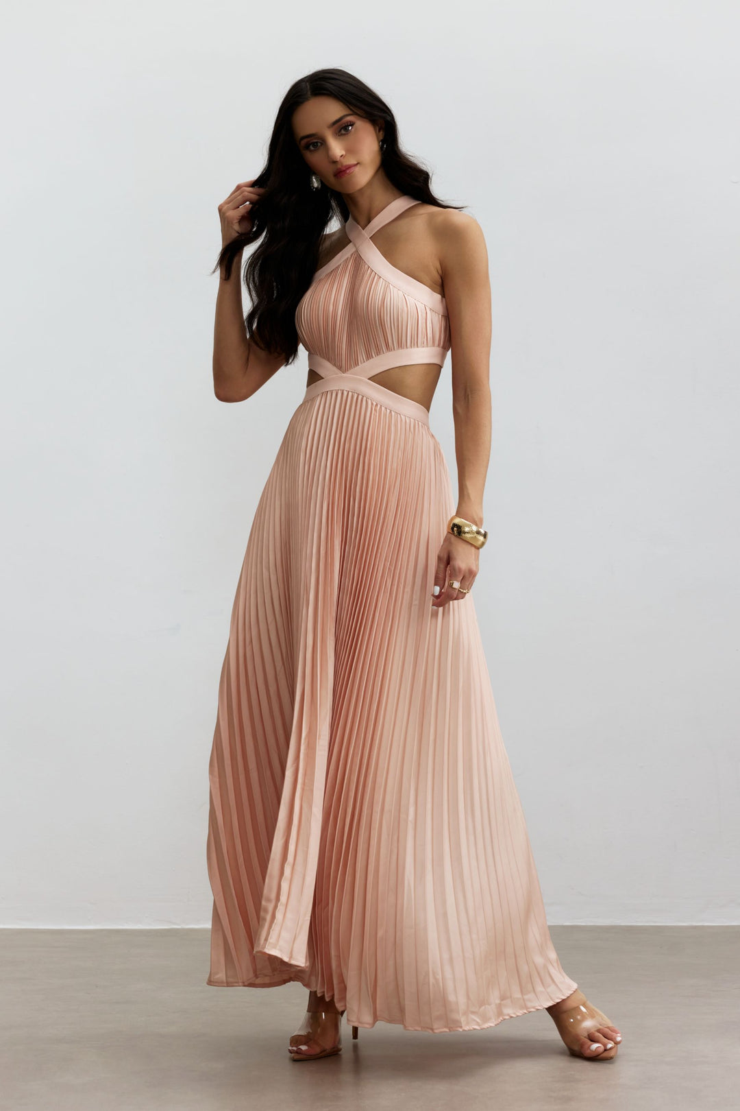 Eliza Plissiertes Cutout Maxikleid Modelansicht - KYMA