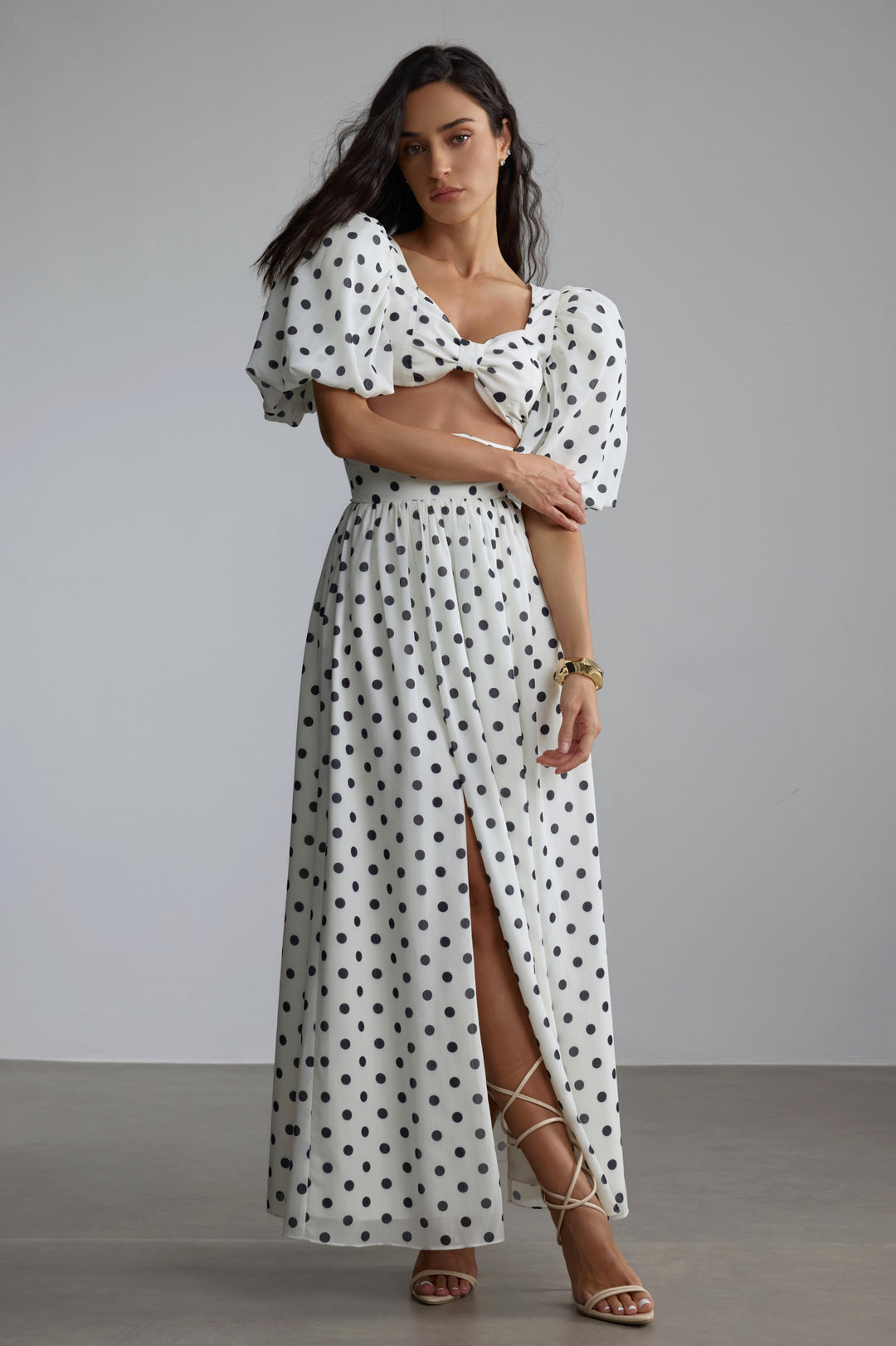 Rückansicht des Ellie Rock-Sets von KYMA, mit Puffärmeln