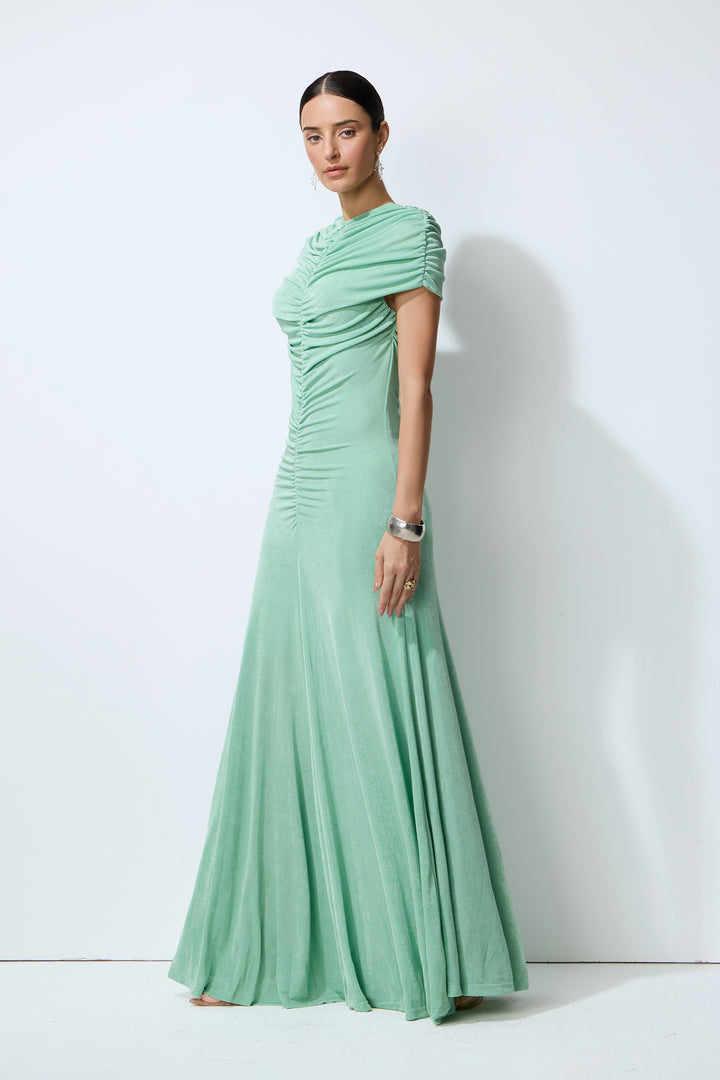 Grünes gerafftes Maxikleid mit kleinen Ärmeln - Stoffdetail - KYMA