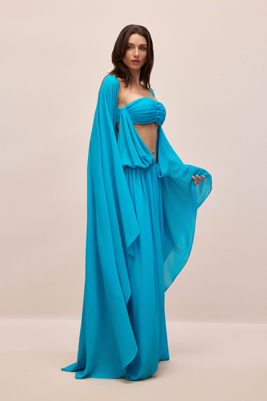Das Kleid aus der Ferne betrachtet - KYMA