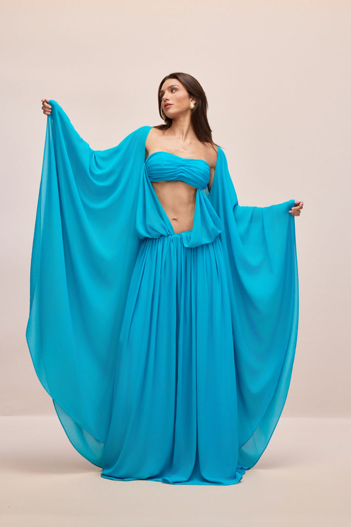 Ein anderes Model präsentiert das Kleid - KYMA