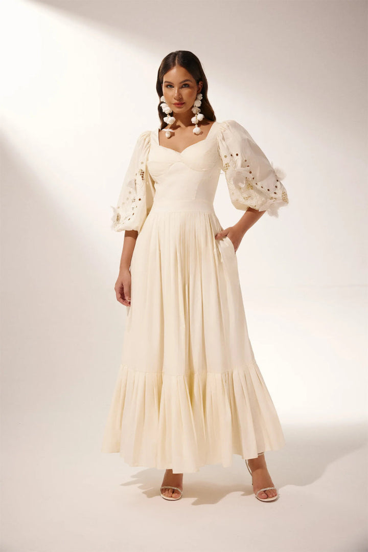 Eunice Maxikleid mit Ballonärmeln und floralen Details - KYMA