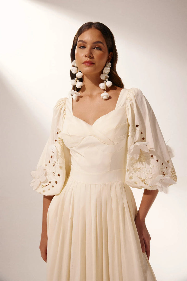 Detailansicht des Herzausschnitts am Eunice Maxikleid - KYMA
