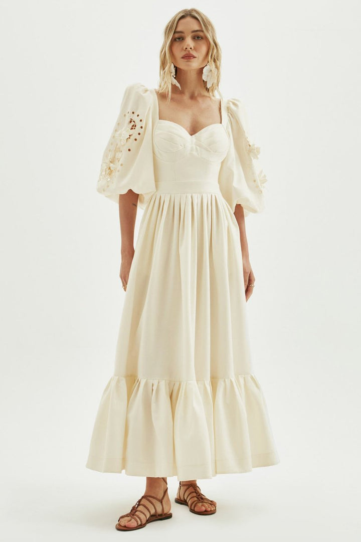 Das Kleid im Detail: Schnitt und Stoff - KYMA