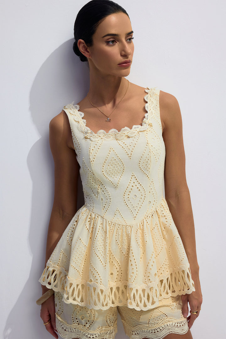 Fannie Set aus besticktem Oberteil mit eckigem Ausschnitt und Shorts Outfit - KYMA