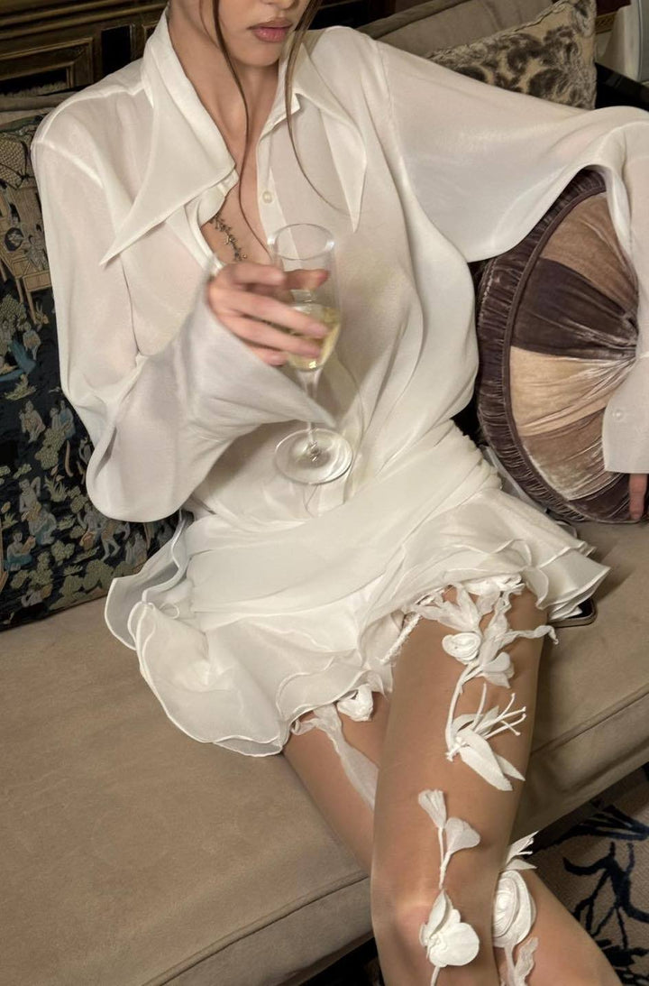 Felicia Chiffon Mini Shirt Dress White von der Rückseite, zeigt das seitliche Reißverschlussdetail –