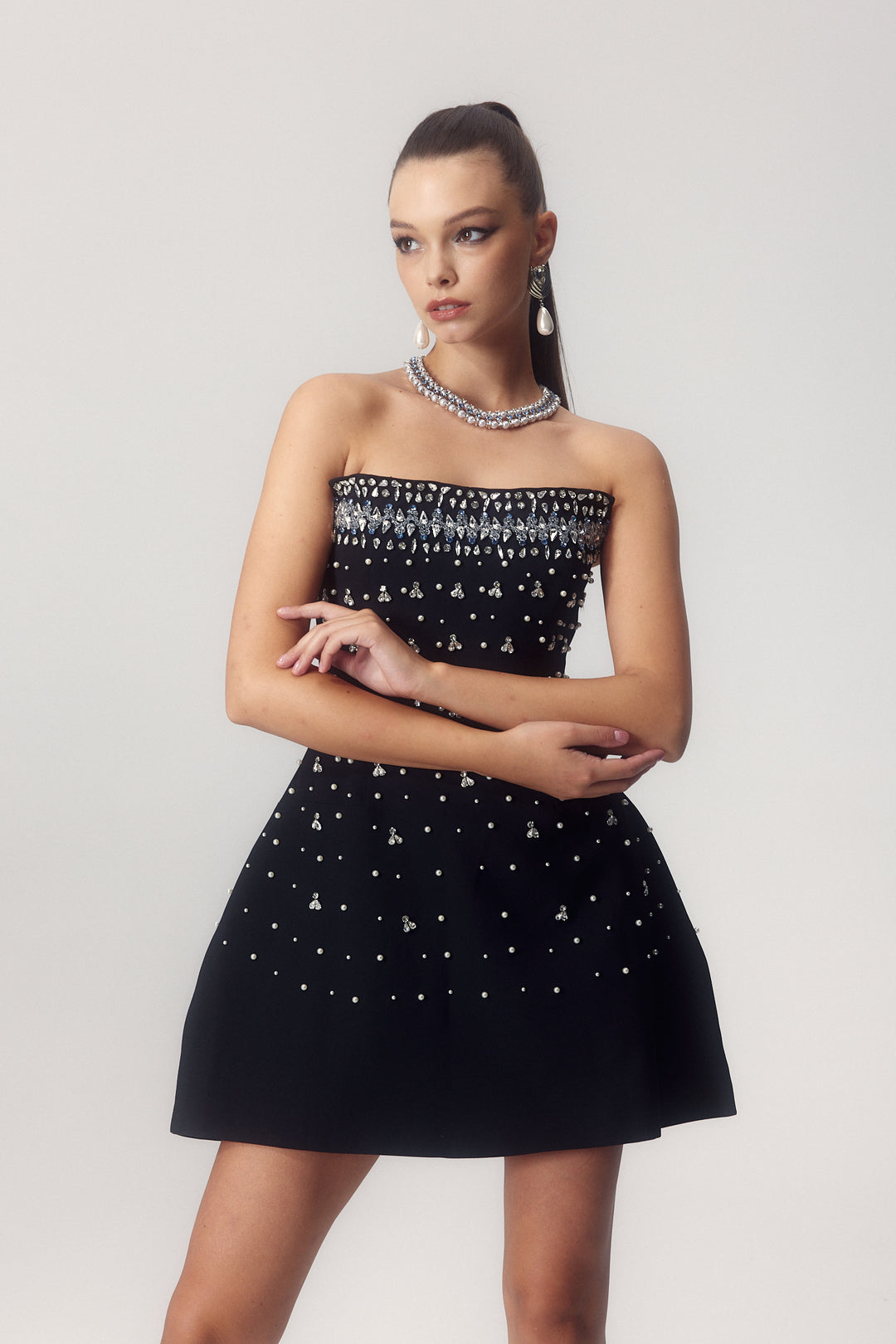 Frances Kristallverziertes Ärmelloses Minikleid Detail Kristallbesatz - KYMA