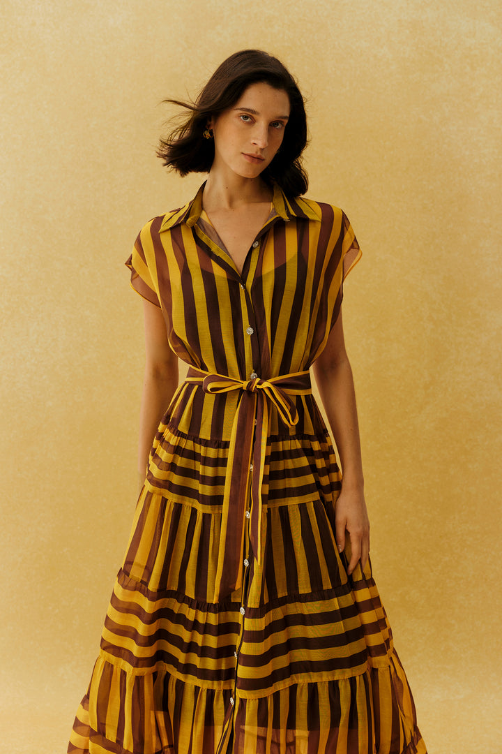 Gelbes gestreiftes Maxi-Kleid mit Kappenärmeln, Detail der Streifen