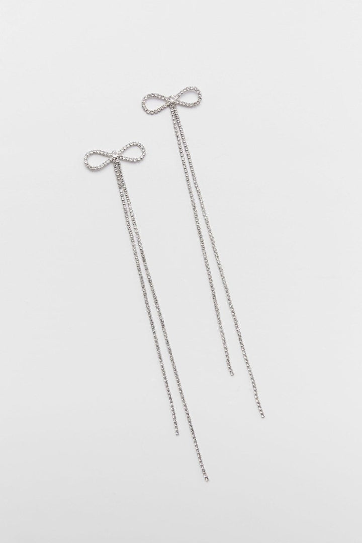 Diamante Bowknot Quasten-Ohrringe - KYMA - Nahaufnahme der Quasten