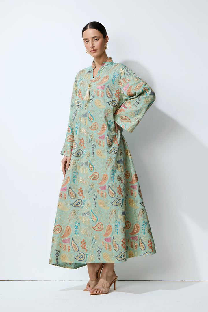 Rückansicht des grünen Kaftan-Maxikleids