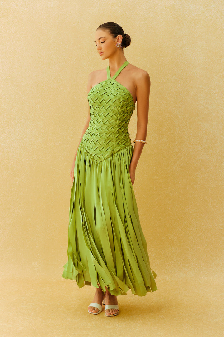 Grünes Maxikleid mit Neckholder und Fransen – KYMA