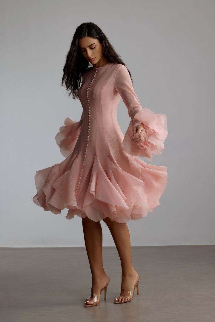 Gloria langes Ärmel Midi-Kleid mit ausgestelltem Saum – Detail – KYMA