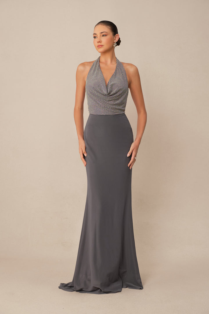 Graues Strass-besetztes Neckholder-Maxikleid Stoffdetail - KYMA