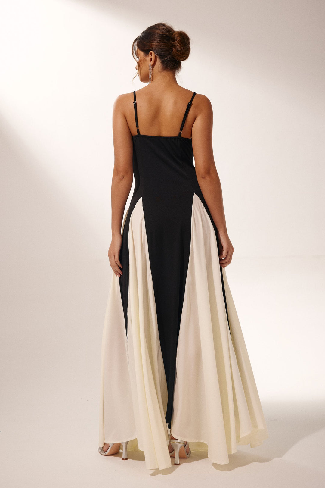 Größentabelle für das Griselda Color Block Maxikleid